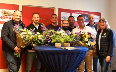 Tekenen contracten nieuwe Sponsorgroep en businesscontracten