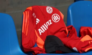 FC Bayern München U16 werkt training af bij vv Nunspeet