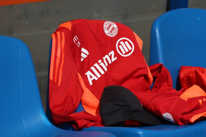 FC Bayern München U16 werkt training af bij vv Nunspeet