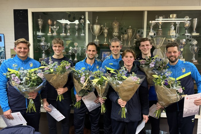 vv Nunspeet verwelkomt acht nieuwe gediplomeerde trainers