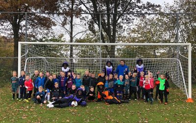 Pieten bij de voetbalschool