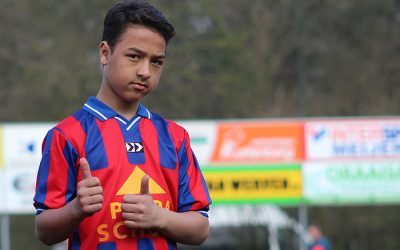 Alleen maar vrolijke gezichten bij VTS Politieschoolvoetbal